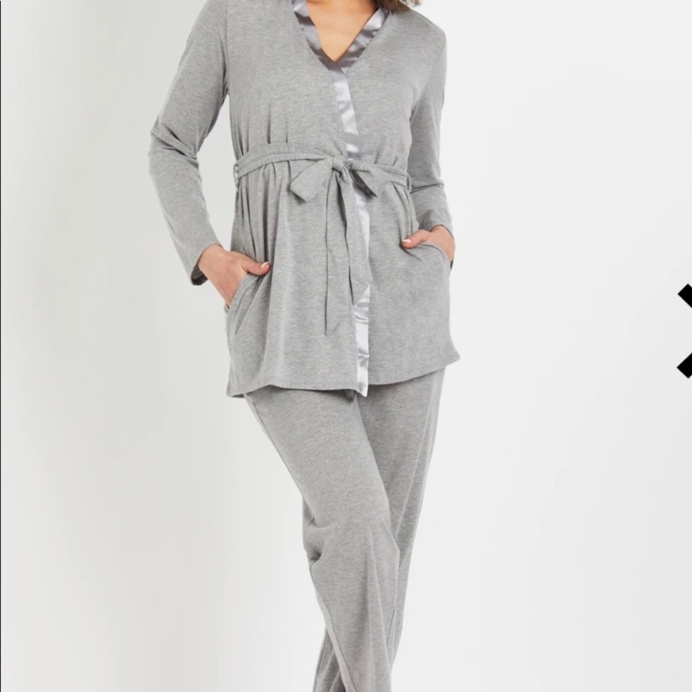 Motherhood maternity 3 piece nursing set